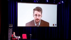 e-Bebek ve Edward Snowden, Çözüm:İNSAN
